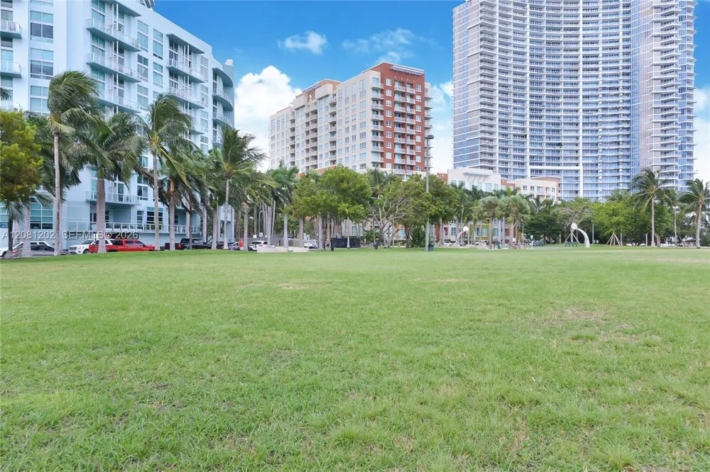 2000 Bayshore Dr #1502 Miami, FL 33137