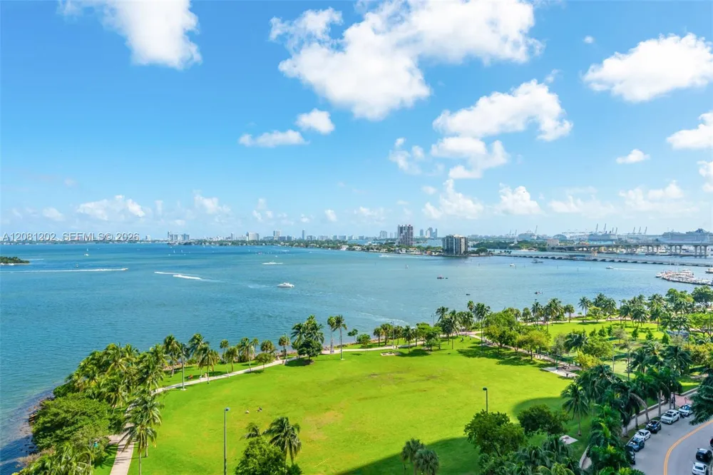 2000 Bayshore Dr #1502 Miami, FL 33137