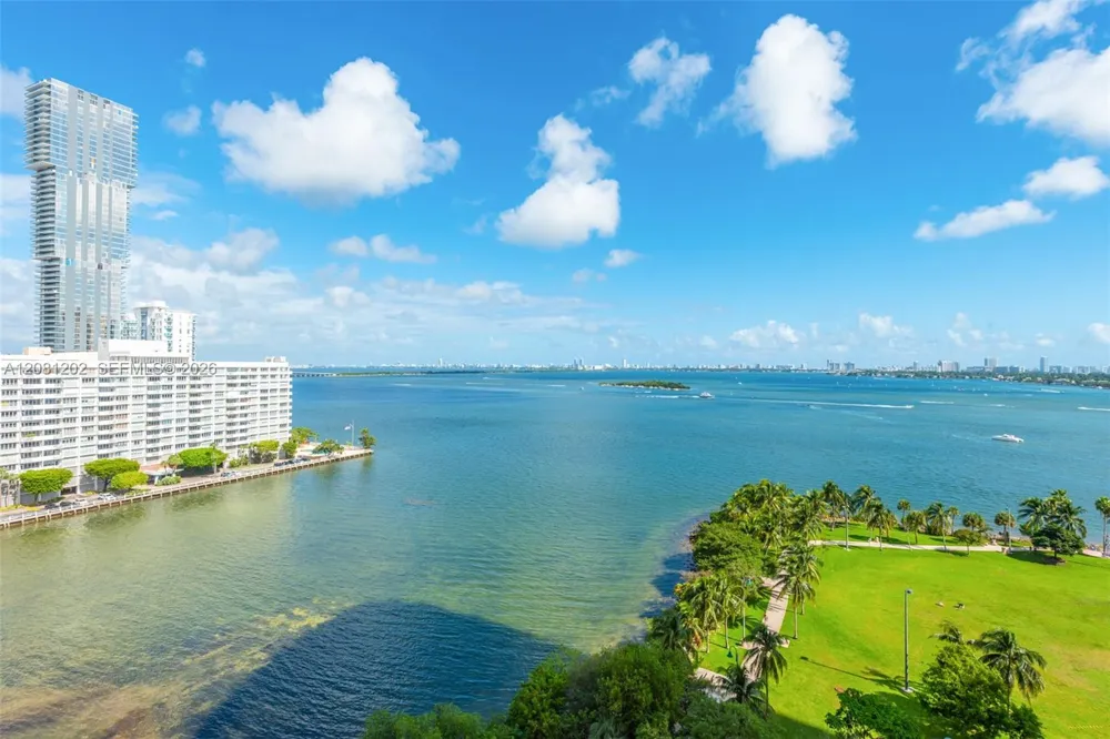 2000 Bayshore Dr #1502 Miami, FL 33137