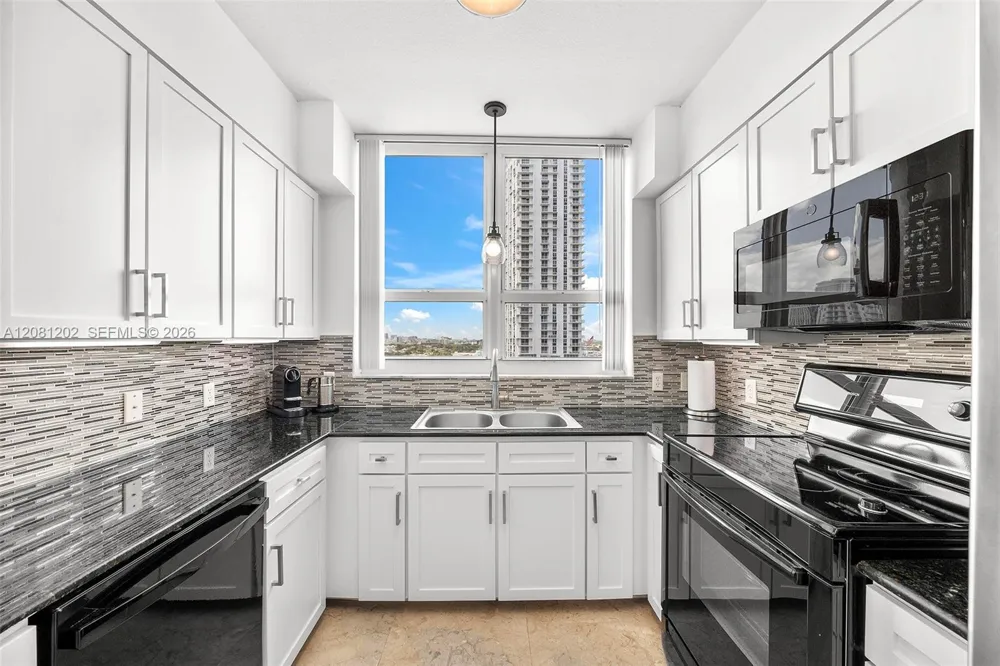 2000 Bayshore Dr #1502 Miami, FL 33137