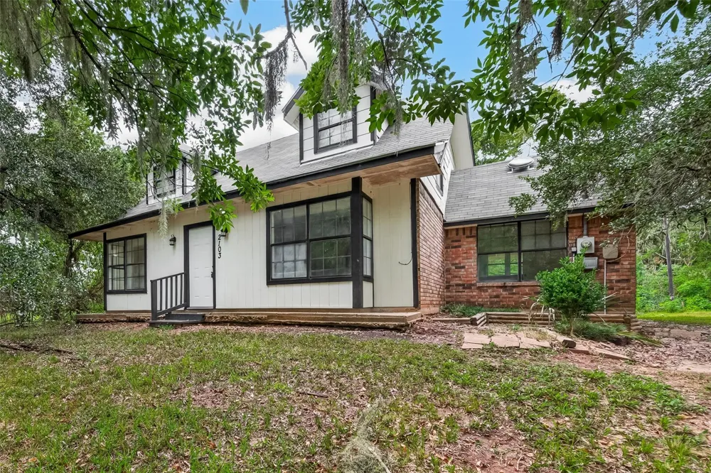 2103 Bayou Drive Lake Jackson, TX 77566