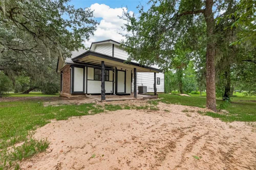 2103 Bayou Drive Lake Jackson, TX 77566