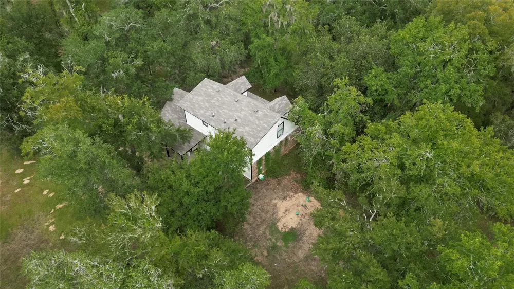 2103 Bayou Drive Lake Jackson, TX 77566