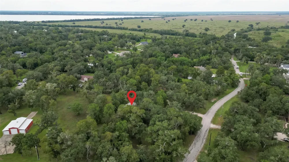 2103 Bayou Drive Lake Jackson, TX 77566