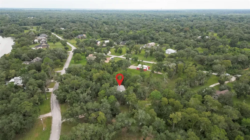 2103 Bayou Drive Lake Jackson, TX 77566