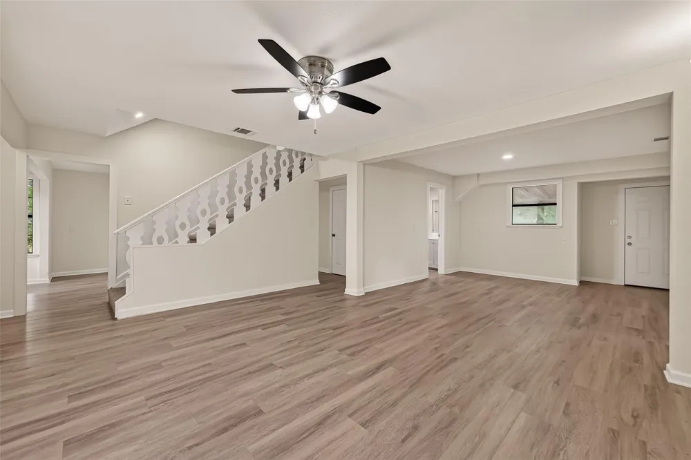 2103 Bayou Drive Lake Jackson, TX 77566