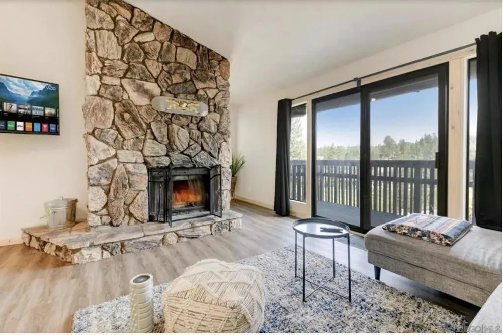 1274 clubview drive Big Bear, CA 92315