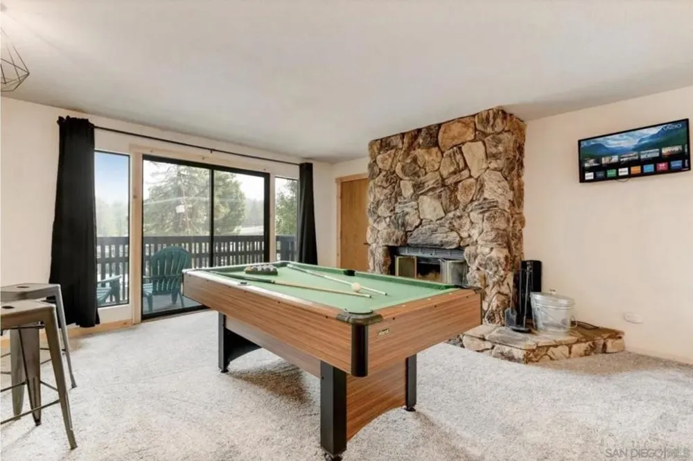 1274 clubview drive Big Bear, CA 92315