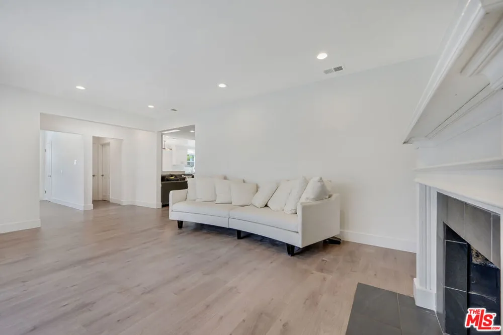 149 S Kenter Avenue Los Angeles, CA 90049