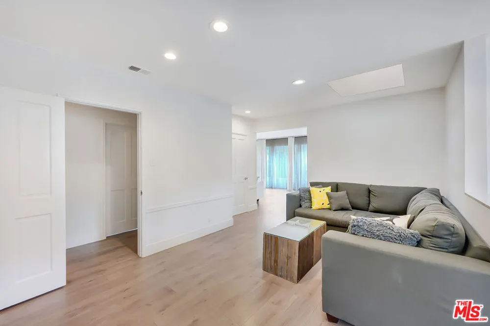 149 S Kenter Avenue Los Angeles, CA 90049
