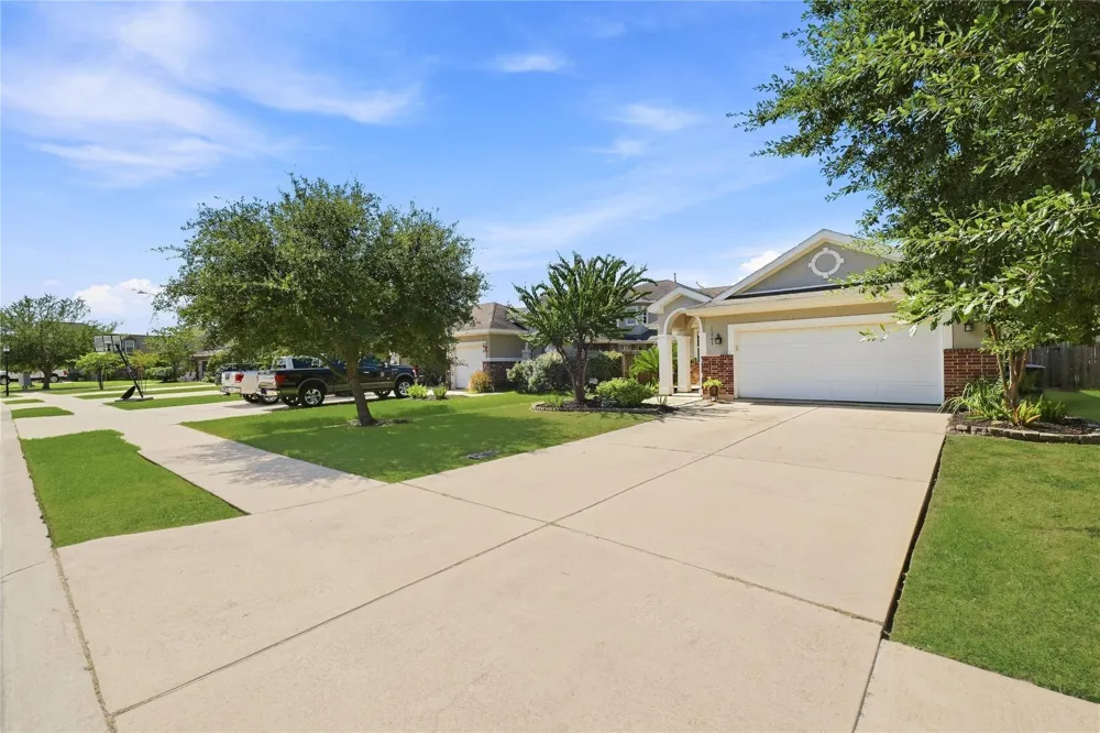 11743 Champions Gate Drive Dayton, TX 77535