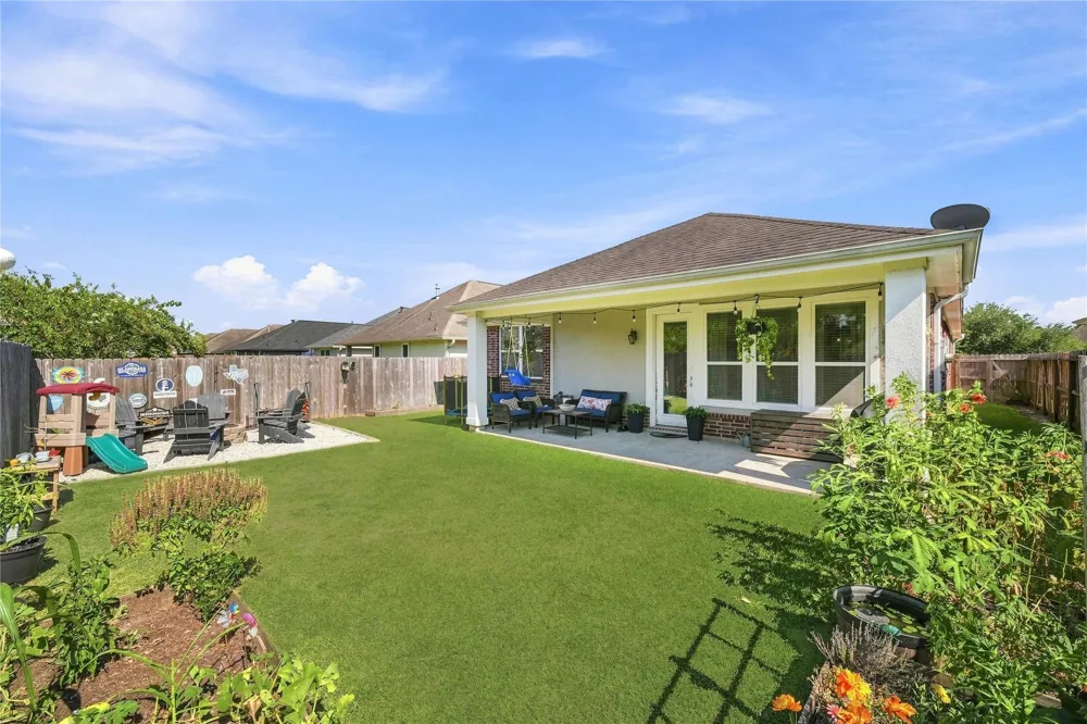 11743 Champions Gate Drive Dayton, TX 77535