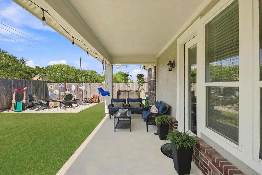 11743 Champions Gate Drive Dayton, TX 77535