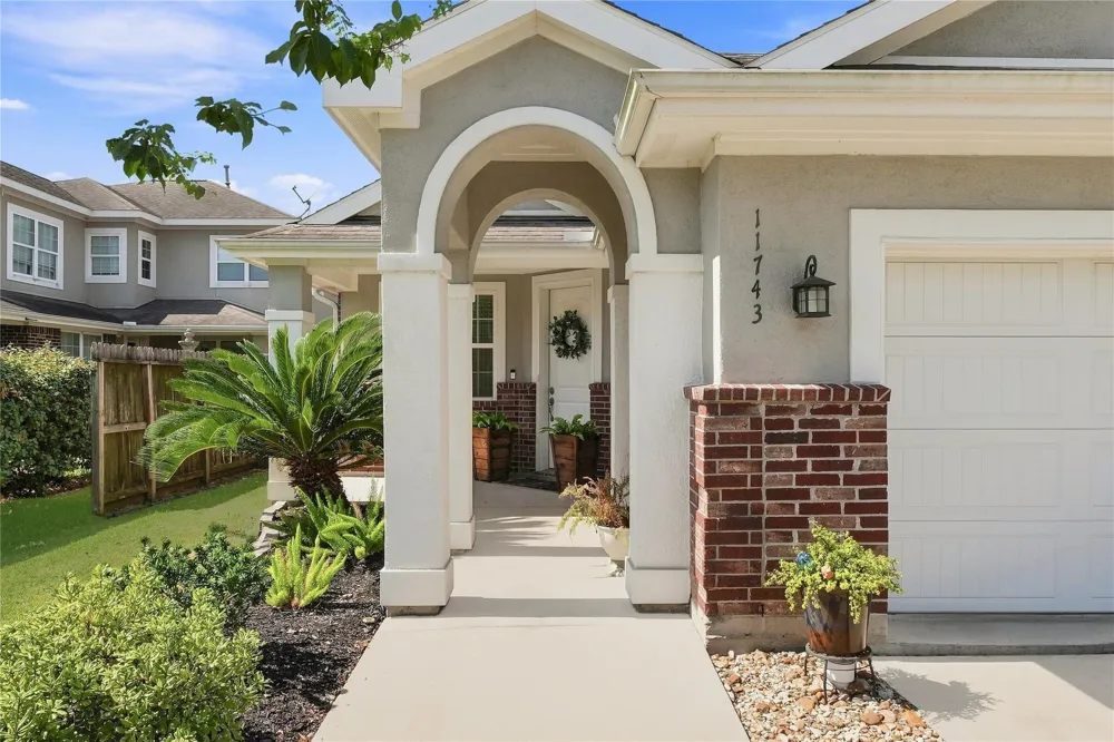 11743 Champions Gate Drive Dayton, TX 77535