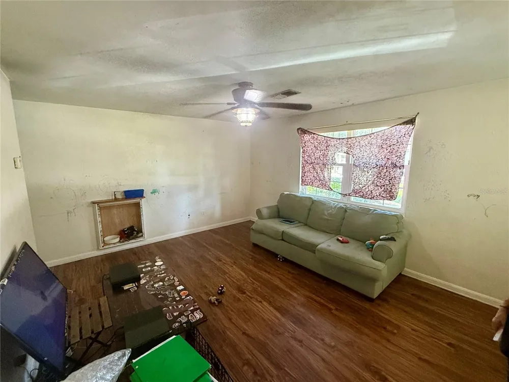255 VALENCIA ROAD Debary, FL 32713