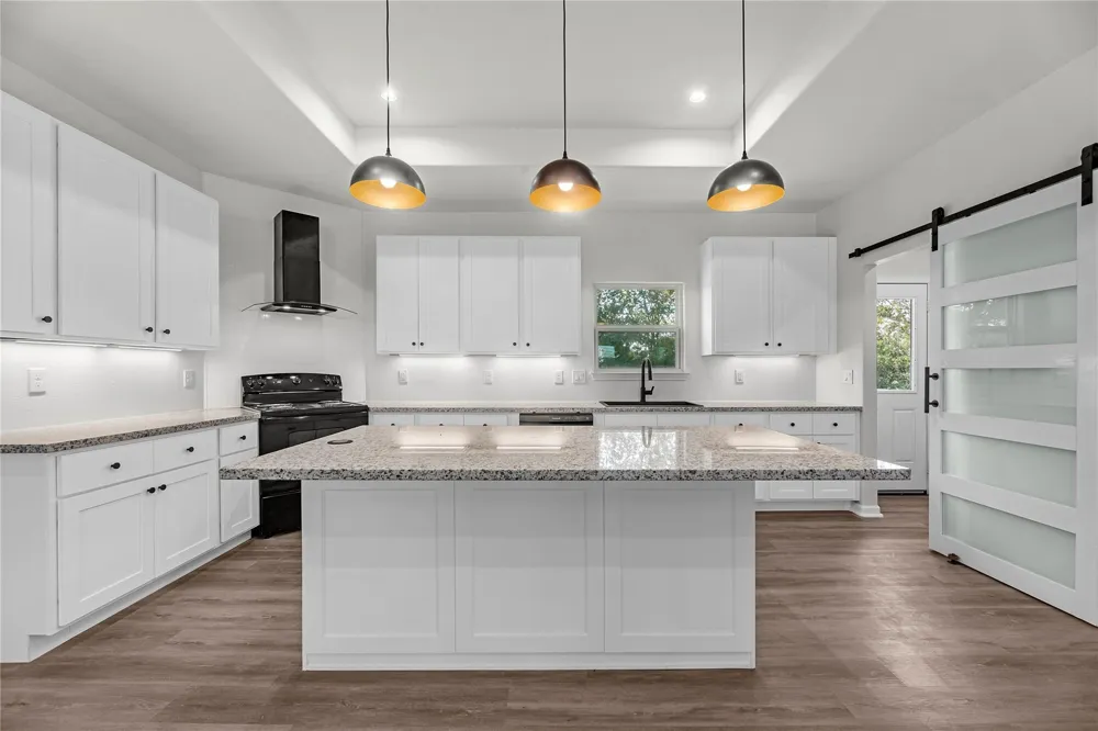 1902 Westview Drive Alvin, TX 77511