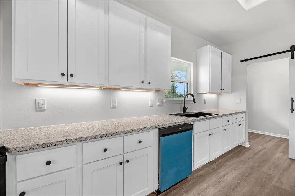 1902 Westview Drive Alvin, TX 77511