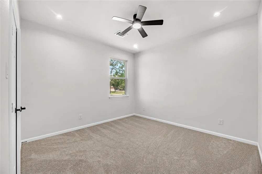 1902 Westview Drive Alvin, TX 77511