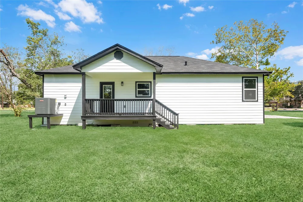 1902 Westview Drive Alvin, TX 77511