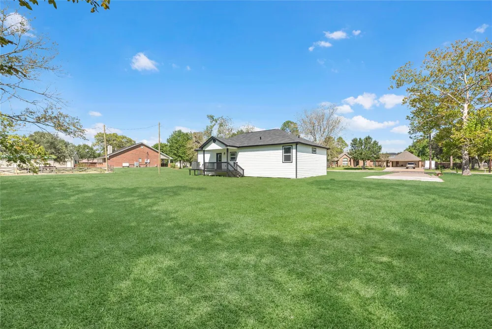 1902 Westview Drive Alvin, TX 77511
