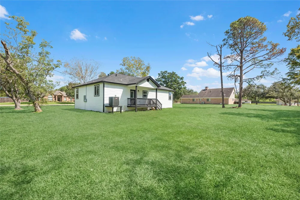 1902 Westview Drive Alvin, TX 77511