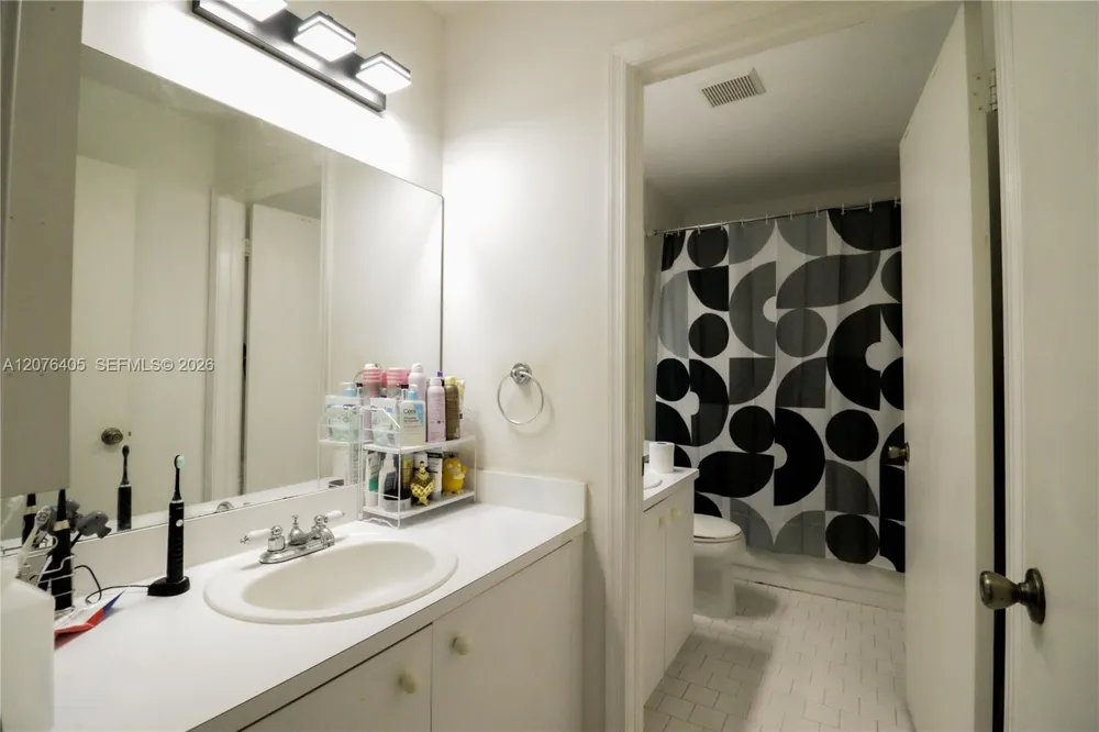 14615 SW 142nd Place Cir Miami, FL 33186