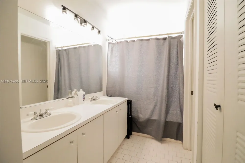 14615 SW 142nd Place Cir Miami, FL 33186