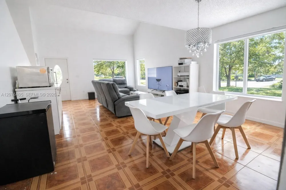 14615 SW 142nd Place Cir Miami, FL 33186