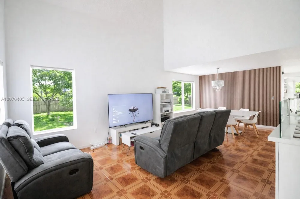 14615 SW 142nd Place Cir Miami, FL 33186