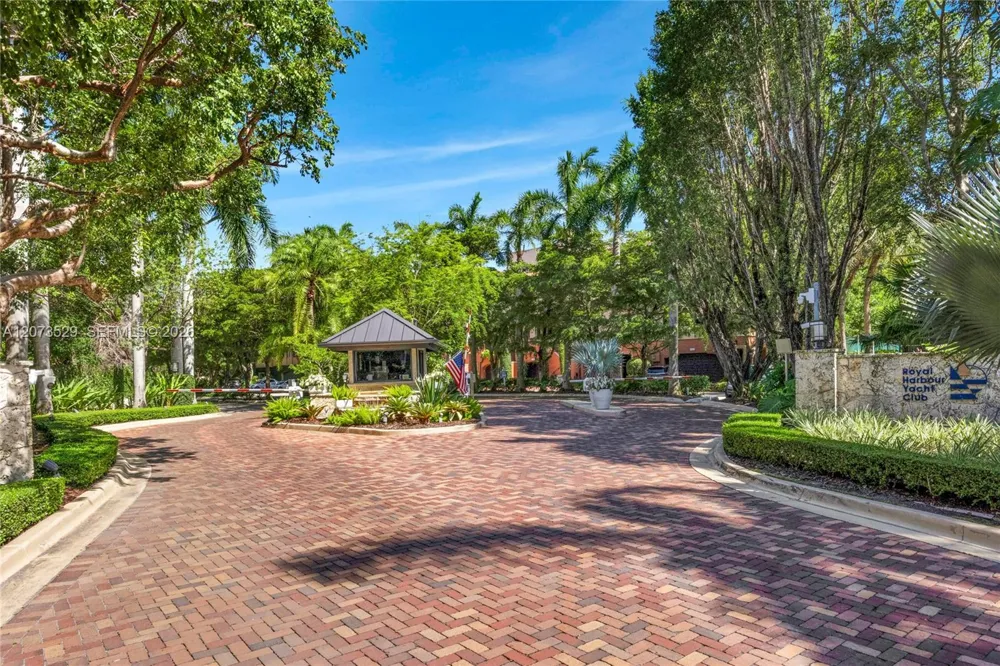 6200 SW 152nd St Palmetto Bay, FL 33157