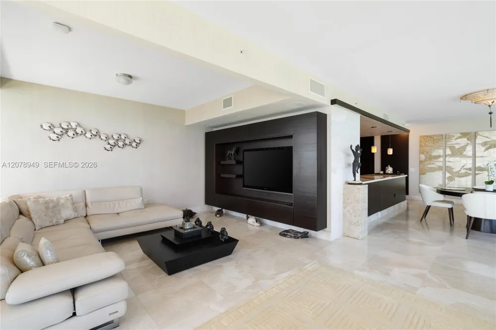 5875 Collins Ave #1902 Miami Beach, FL 33140