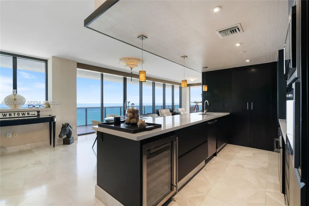 5875 Collins Ave #1902 Miami Beach, FL 33140