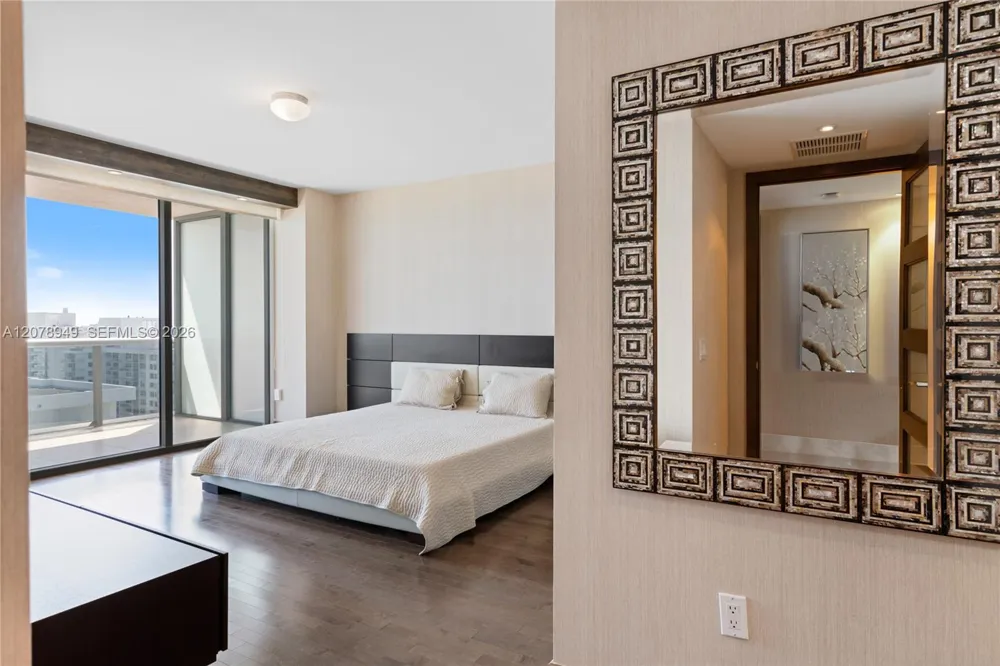 5875 Collins Ave #1902 Miami Beach, FL 33140