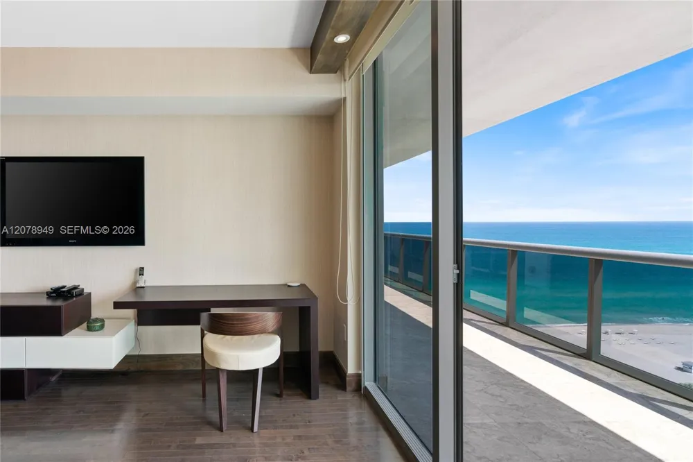 5875 Collins Ave #1902 Miami Beach, FL 33140