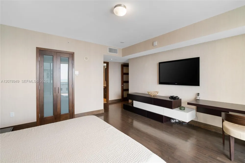 5875 Collins Ave #1902 Miami Beach, FL 33140