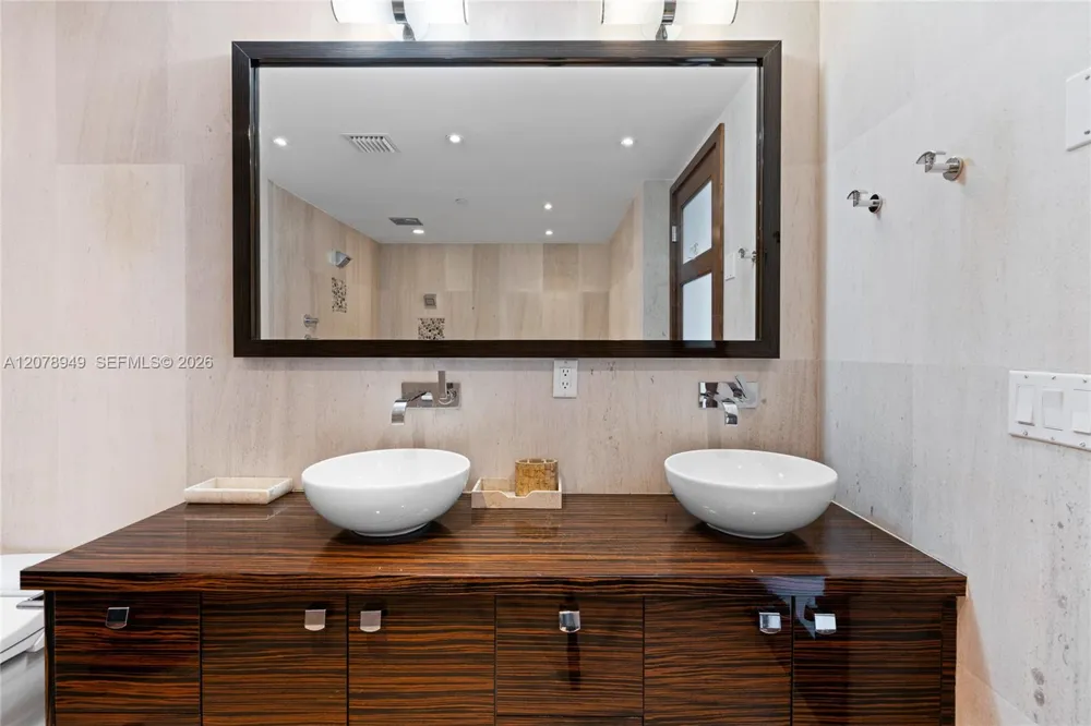 5875 Collins Ave #1902 Miami Beach, FL 33140