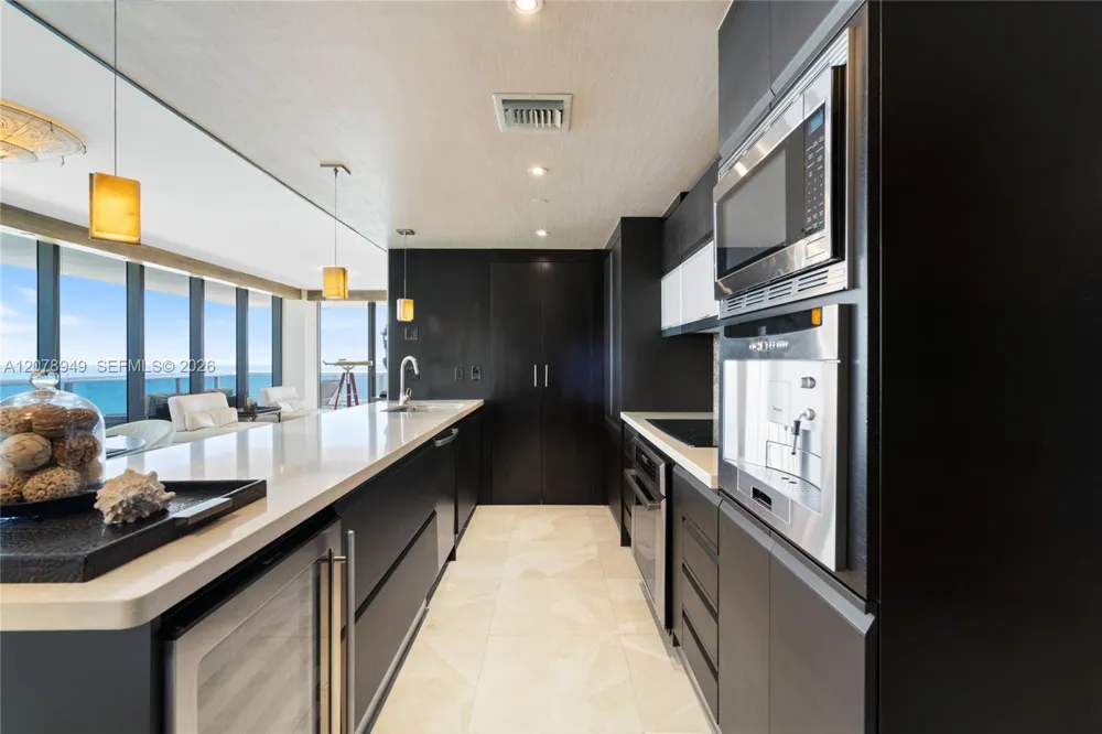 5875 Collins Ave #1902 Miami Beach, FL 33140