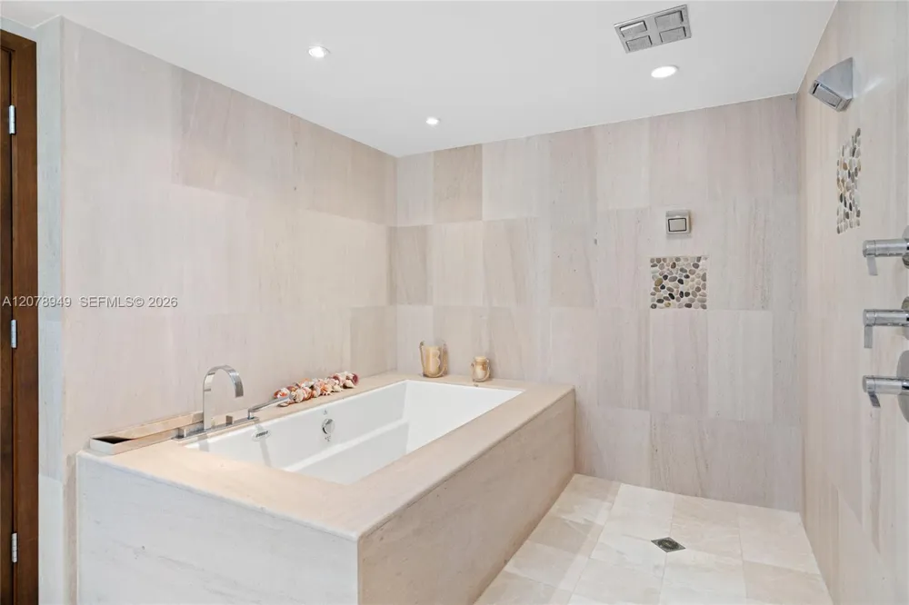 5875 Collins Ave #1902 Miami Beach, FL 33140