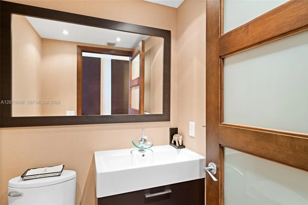 5875 Collins Ave #1902 Miami Beach, FL 33140