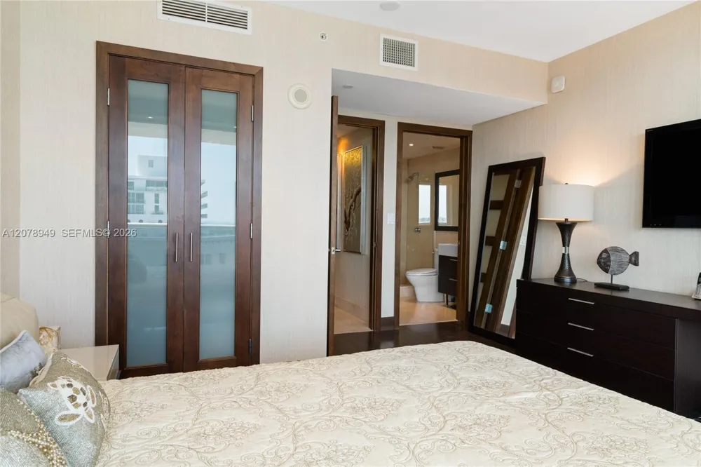 5875 Collins Ave #1902 Miami Beach, FL 33140