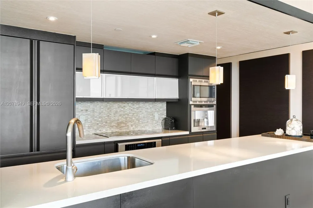 5875 Collins Ave #1902 Miami Beach, FL 33140