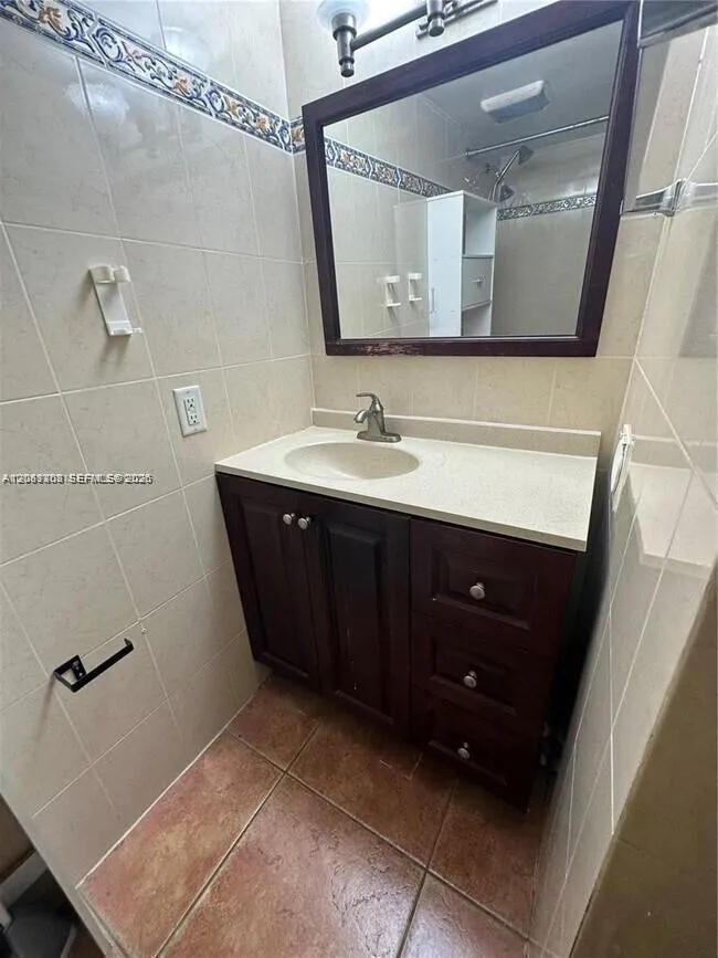1801 S Treasure Dr #112 North Bay Village, FL 33141