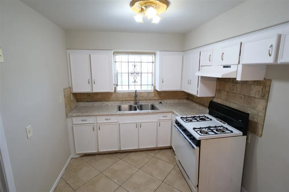 6118 Rietta Street Houston, TX 77016