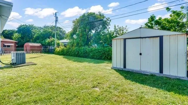 1041 NW 24th Ter Fort Lauderdale, FL 33311