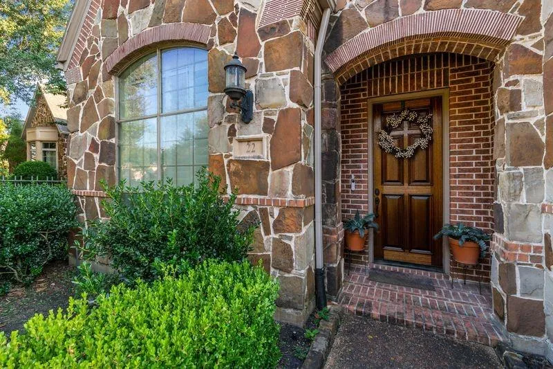 22 Waters Lake Boulevard Missouri City, TX 77459