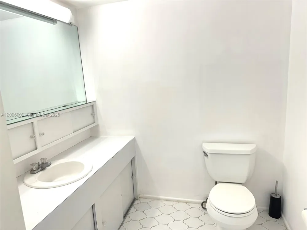 900 Bay Dr #523 Miami Beach, FL 33141