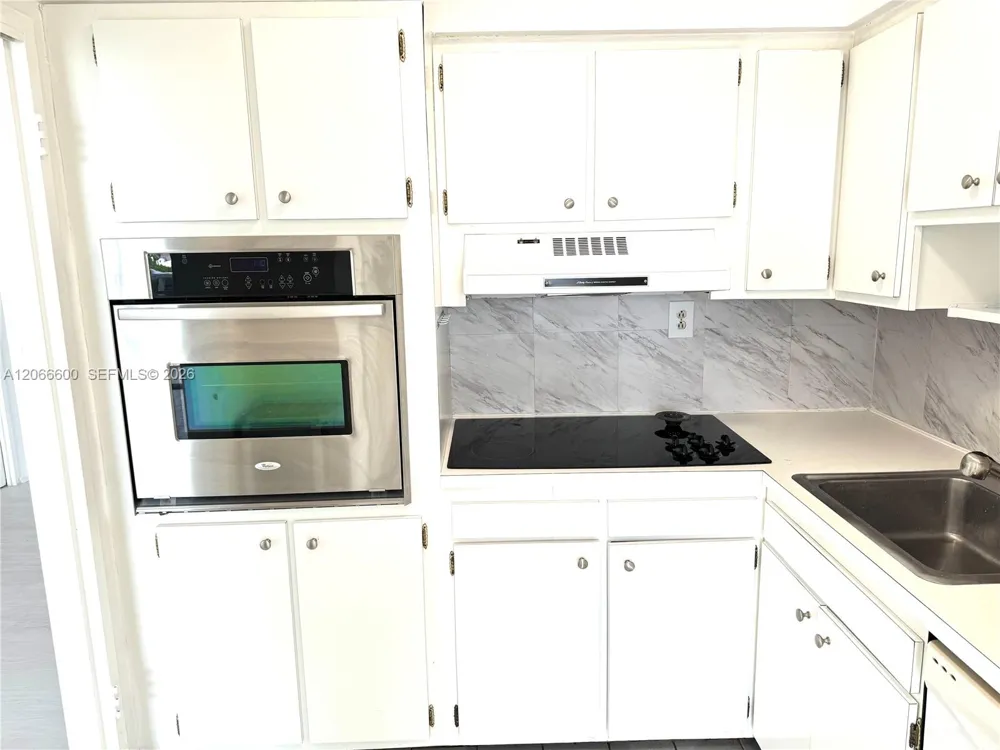 900 Bay Dr #523 Miami Beach, FL 33141