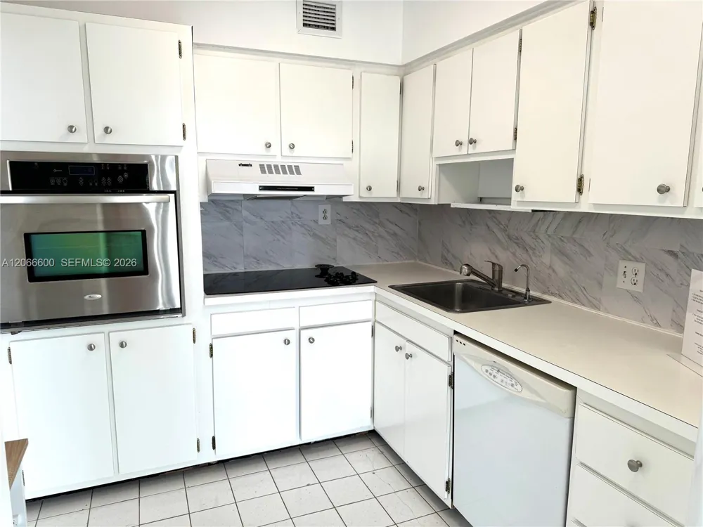 900 Bay Dr #523 Miami Beach, FL 33141