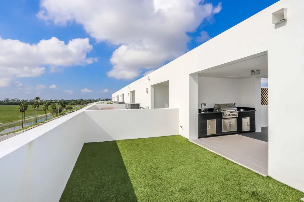 9123 NW 33rd St Doral, FL 33172