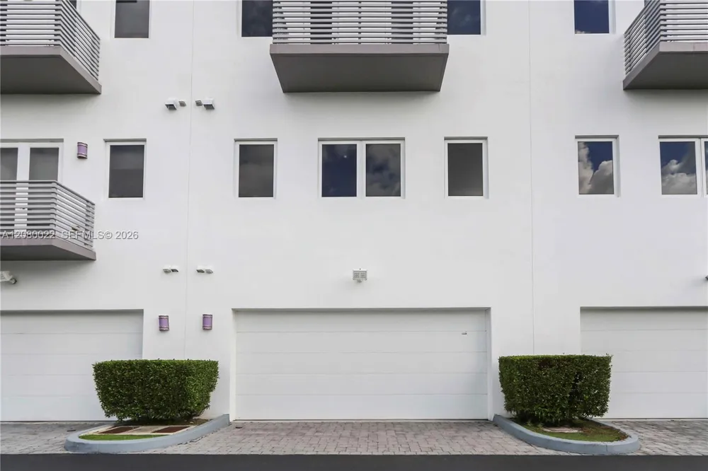 9123 NW 33rd St Doral, FL 33172